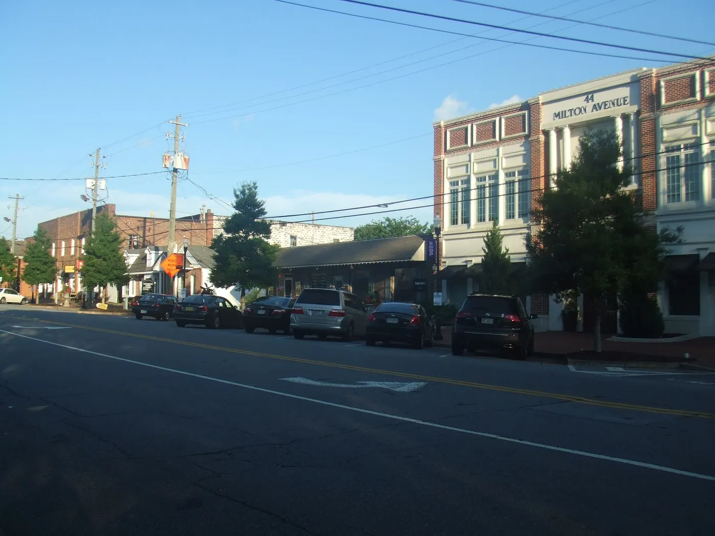 Restaurants and shops along Milton Avenue in downtown Alpharetta
